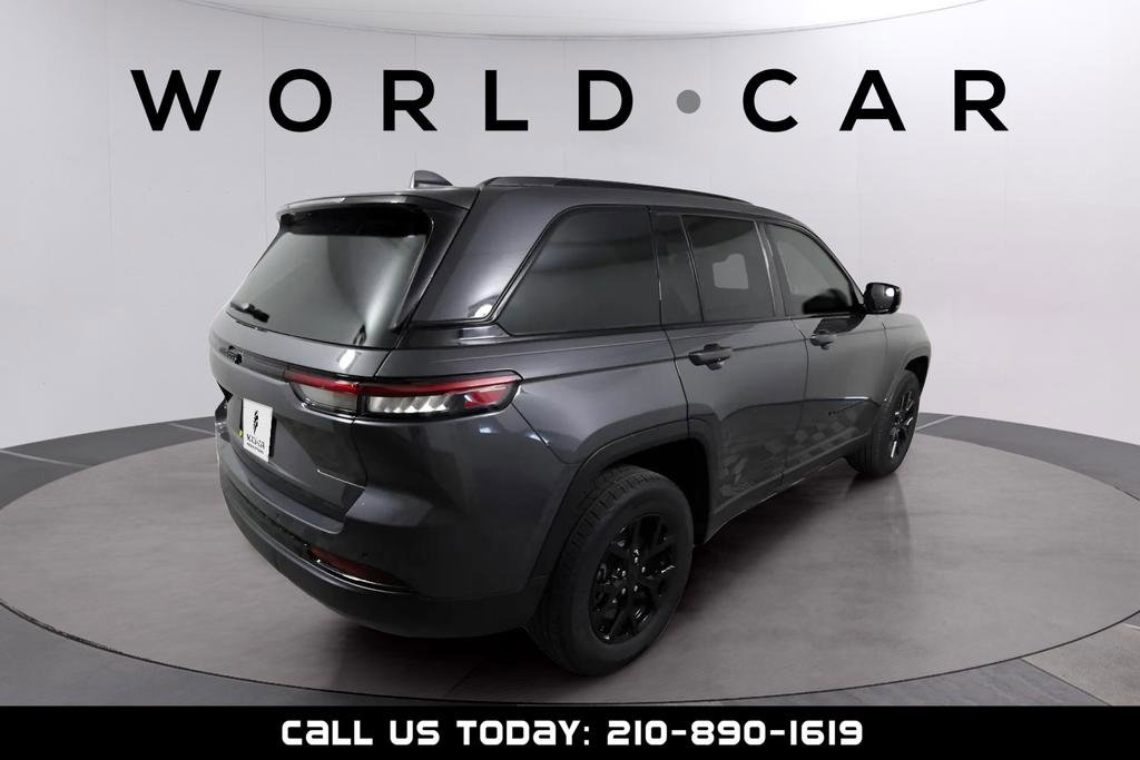 Used 2024 Jeep Grand Cherokee Altitude image 7
