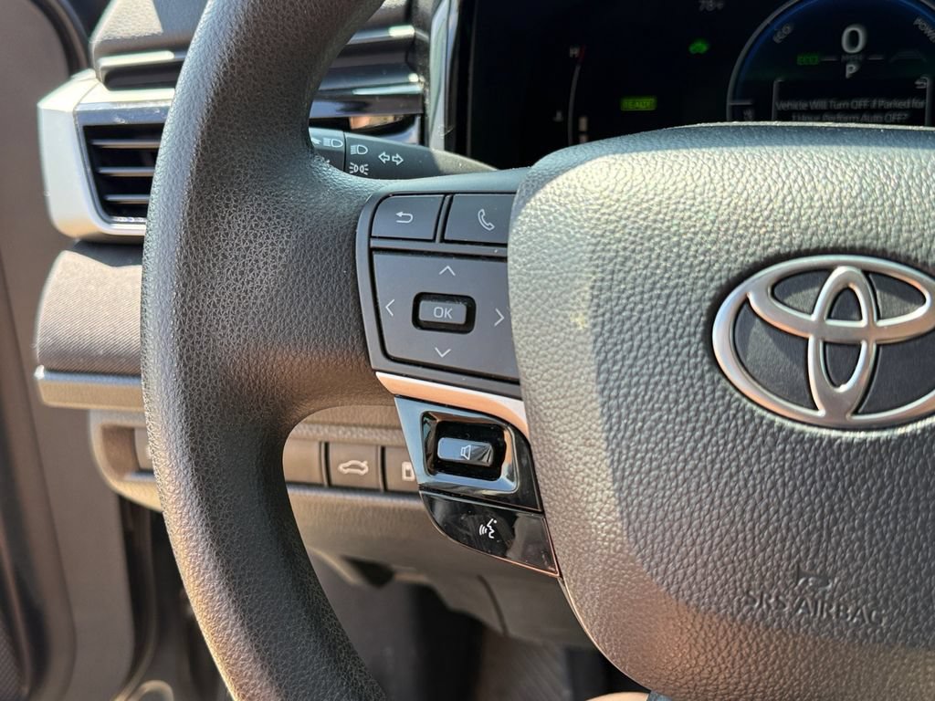 Used 2025 Toyota Camry LE FWD image 15