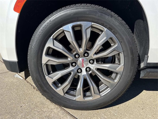 Used 2021 GMC Yukon Denali w/ Denali Premium Package image 9