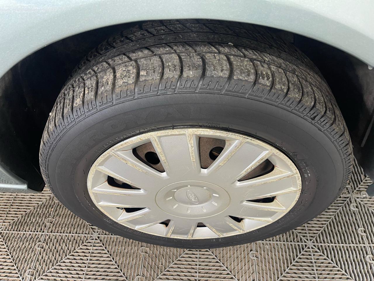 Used 2004 Ford Focus SE FWD image 11