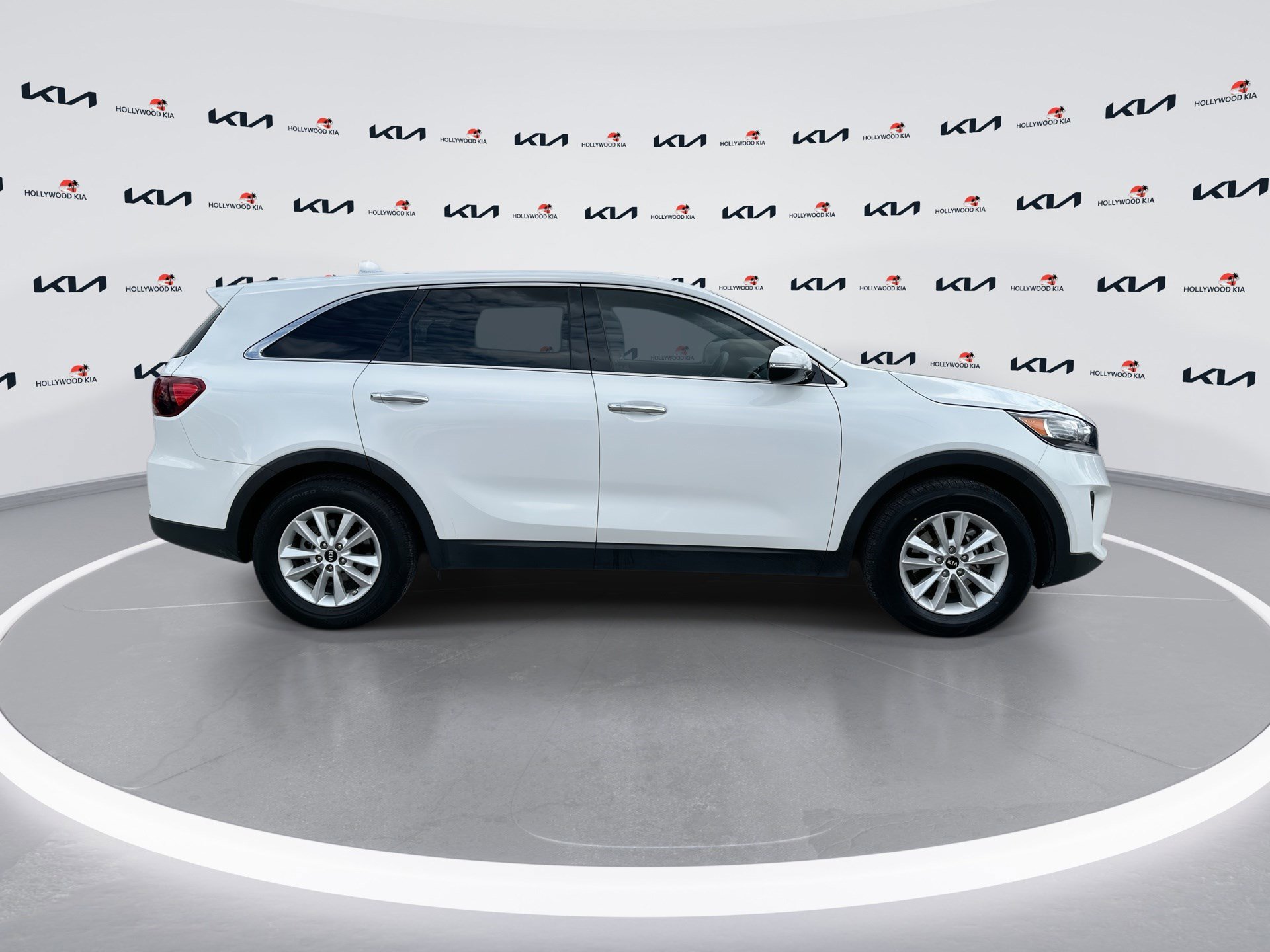 Used 2020 Kia Sorento LX image 9
