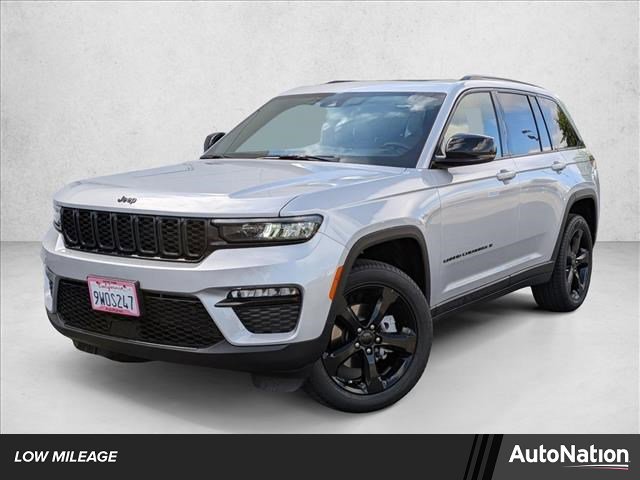 Used 2025 Jeep Grand Cherokee Limited w/ Black Appearance Package AWD/4WD image 1