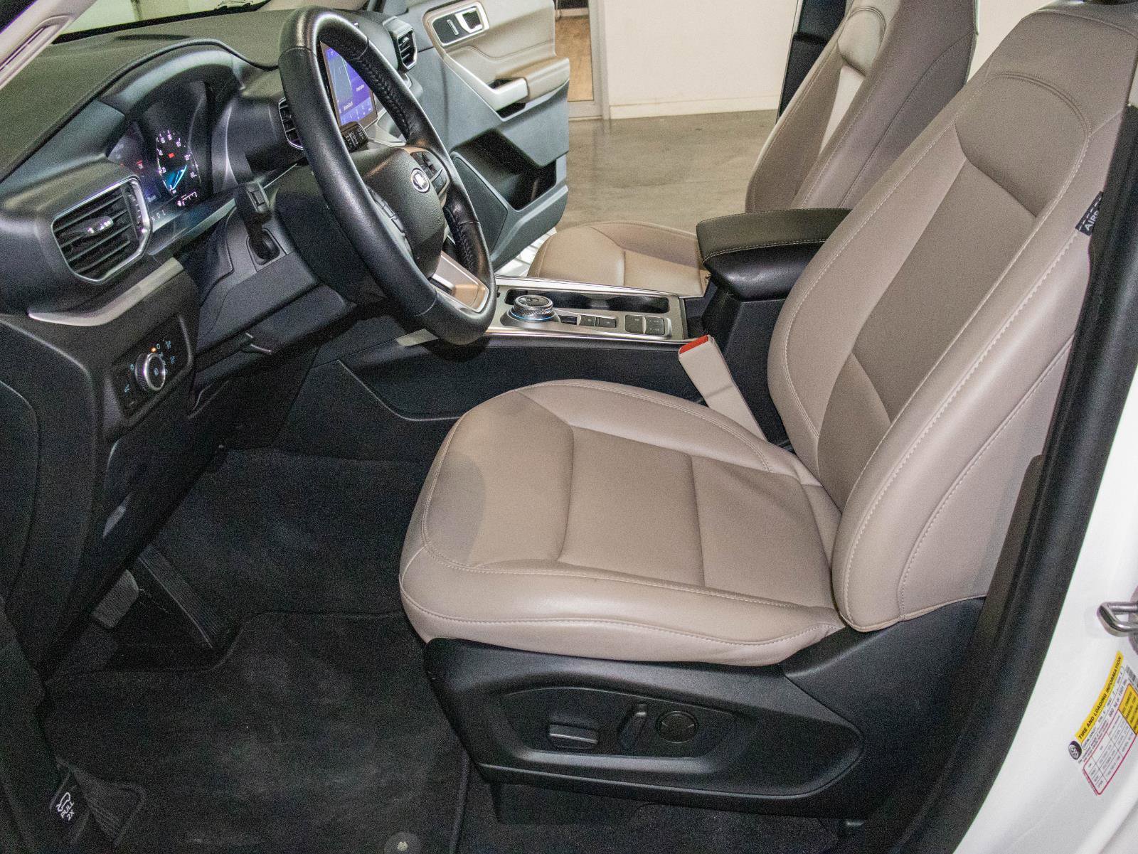 Used 2023 Ford Explorer XLT w/ Equipment Group 202A image 8