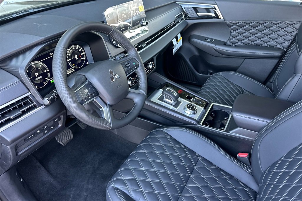 New 2025 Mitsubishi Outlander SEL image 11