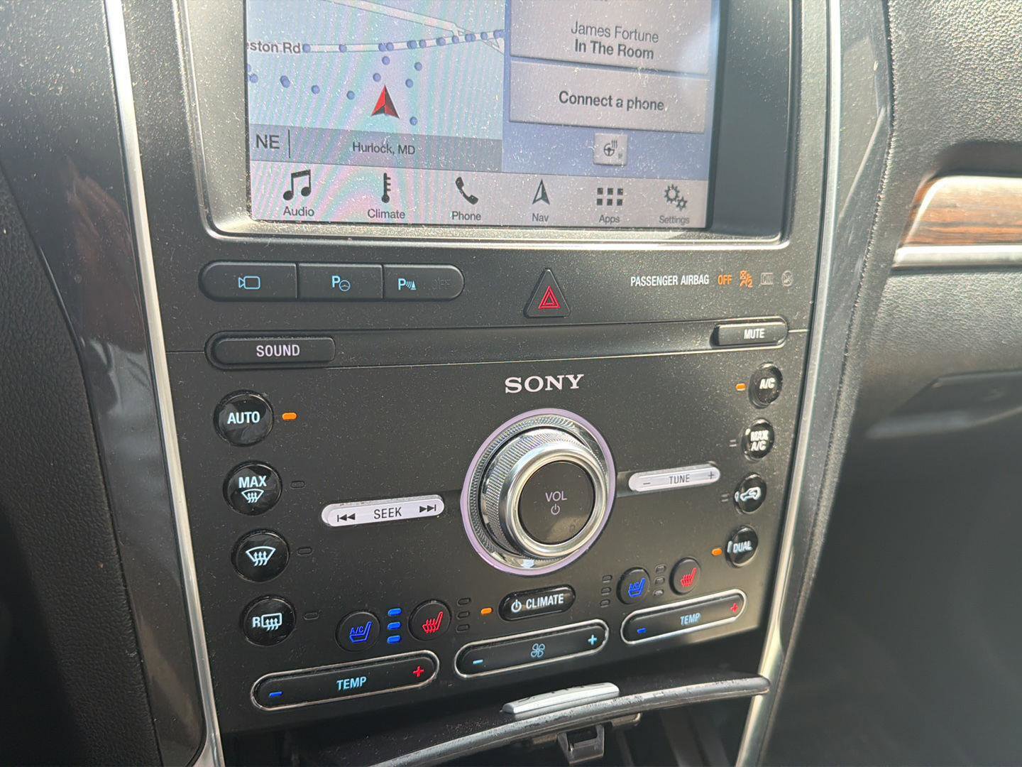 Used 2019 Ford Explorer Limited w/ Limited Luxury Package AWD/4WD image 10