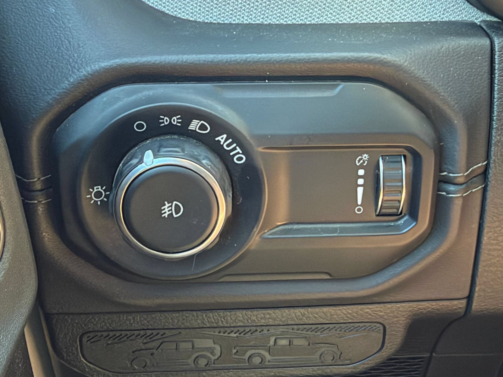 Used 2025 Jeep Wrangler Unlimited Sahara AWD/4WD image 34