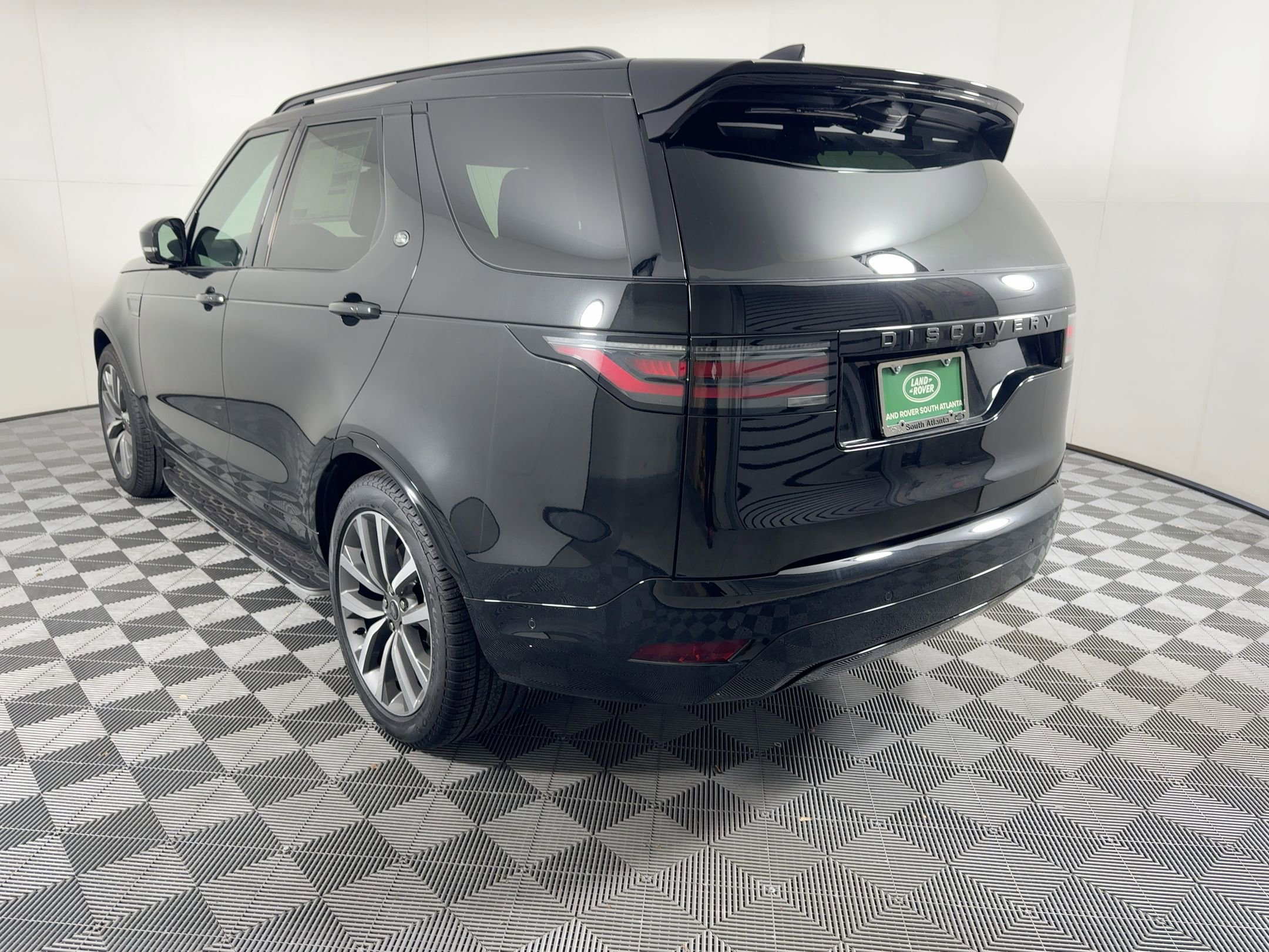 New 2025 Land Rover Discovery Dynamic SE image 26