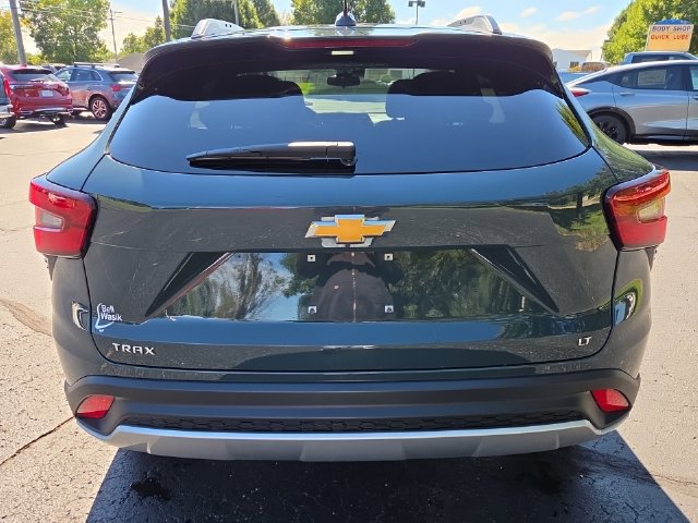 Used 2025 Chevrolet Trax LT FWD image 4