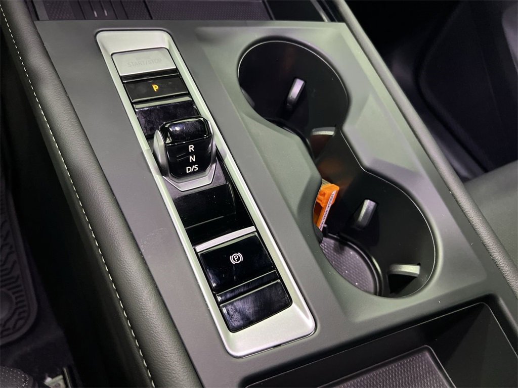 Used 2025 Volkswagen Atlas Cross Sport SE image 15