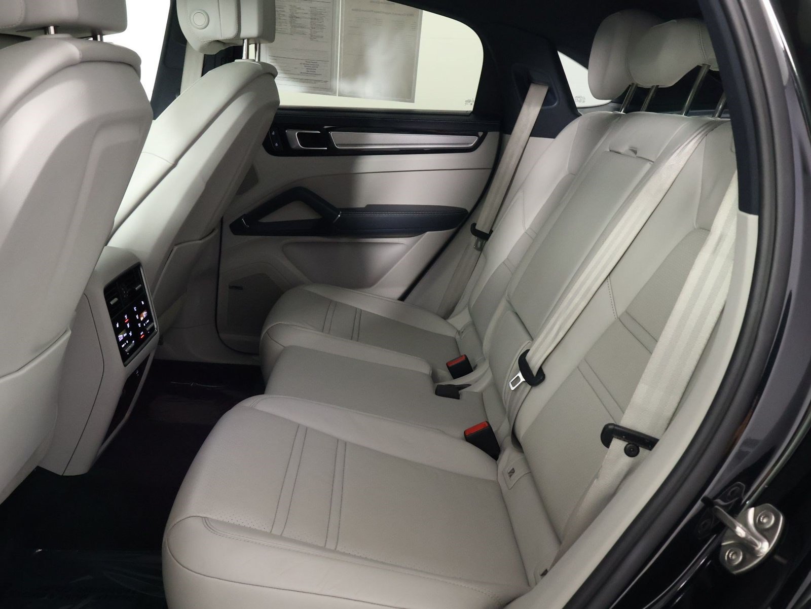 Certified 2023 Porsche Cayenne Platinum Edition AWD/4WD image 33