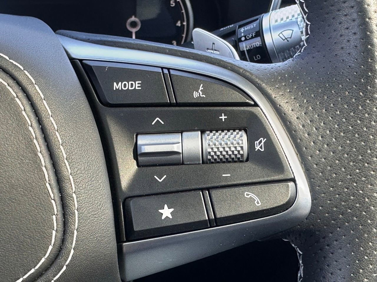 Used 2025 Genesis G70 3.3T Advanced w/ Sport Prestige Package image 32