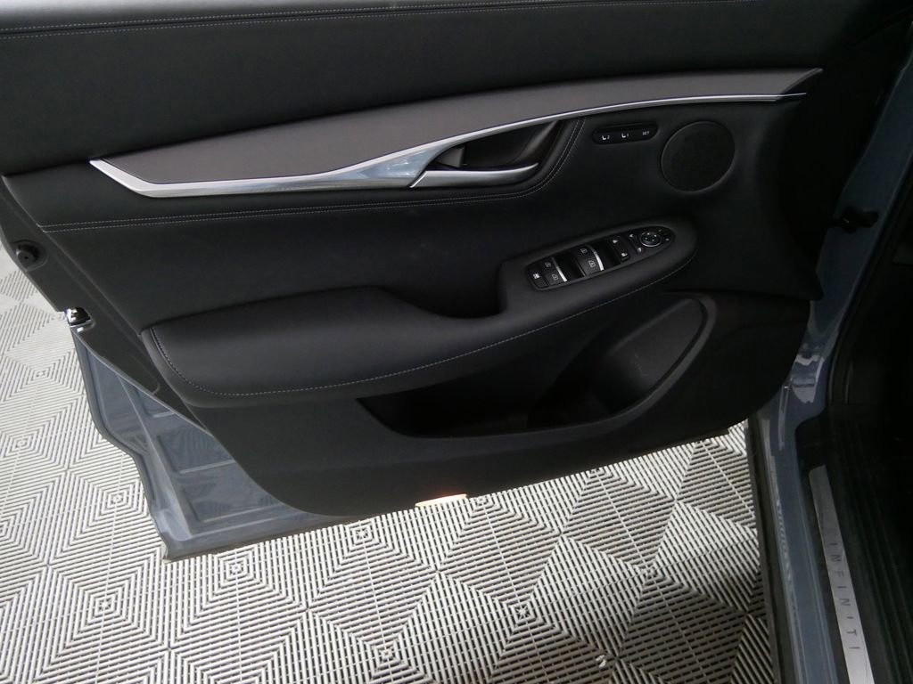 Certified 2025 INFINITI QX55 Luxe w/ Cargo Package image 15