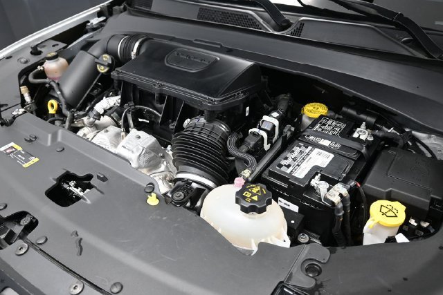 Used 2025 Jeep Compass Trailhawk AWD/4WD image 12