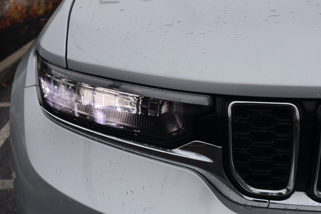 Used 2022 Jeep Grand Cherokee L Limited image 11