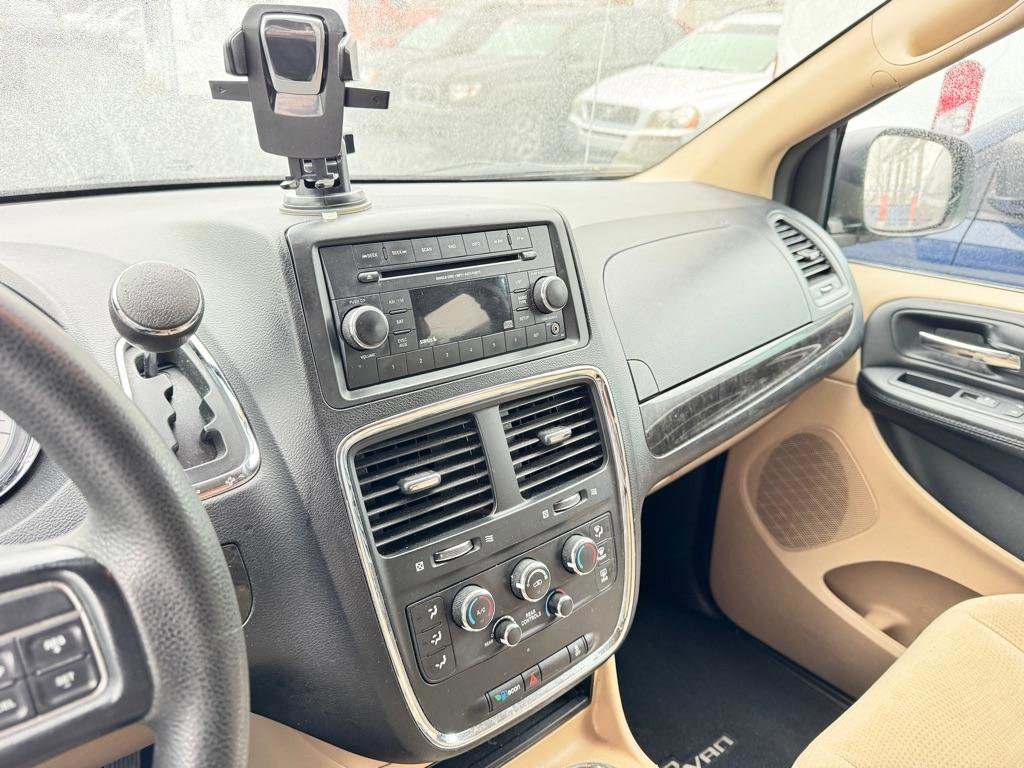 Used 2016 Dodge Grand Caravan SXT image 15
