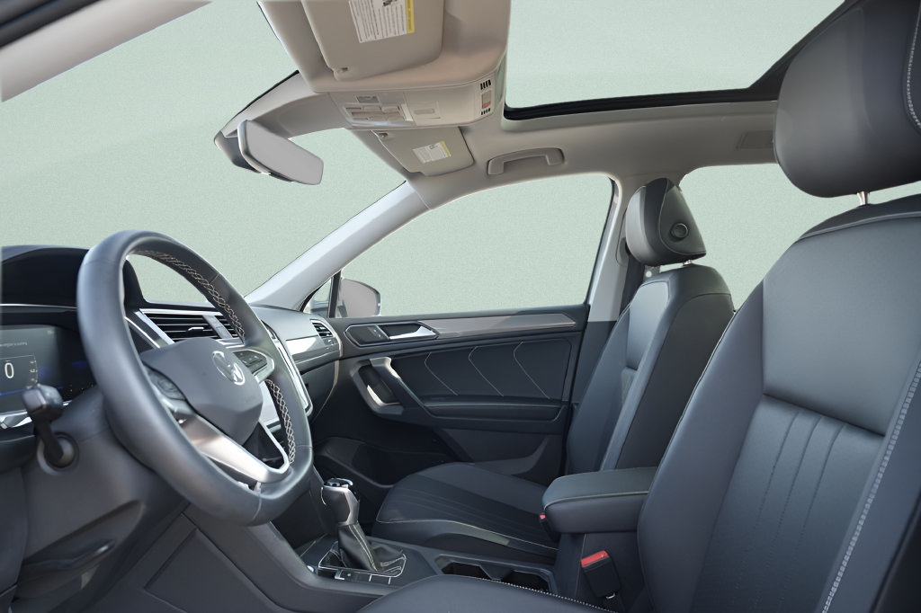 Used 2023 Volkswagen Tiguan SE w/ Panoramic Sunroof Package FWD image 25