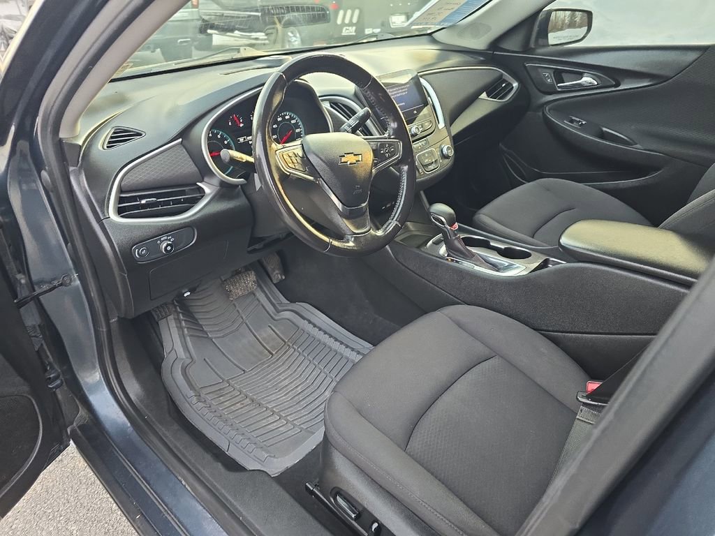 Used 2021 Chevrolet Malibu RS FWD image 34