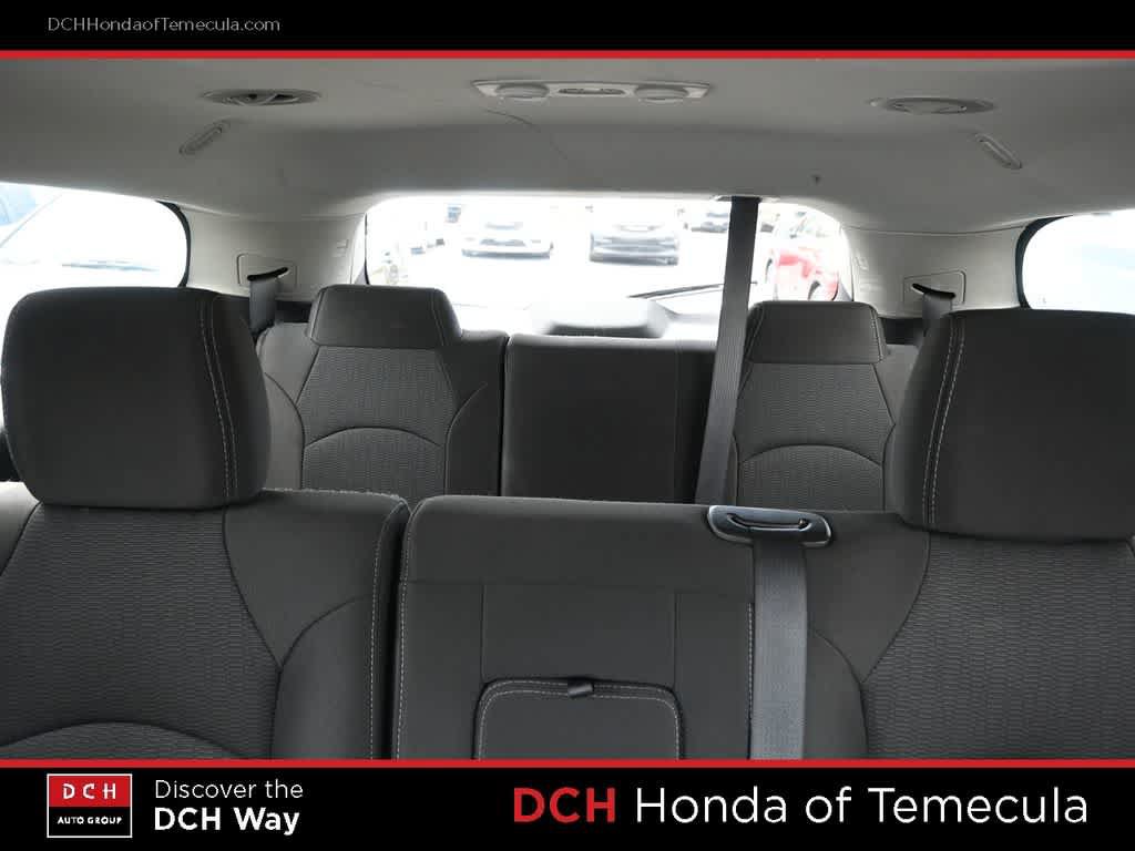 Used 2017 Chevrolet Traverse LT w/ Style and Technology Package FWD image 20