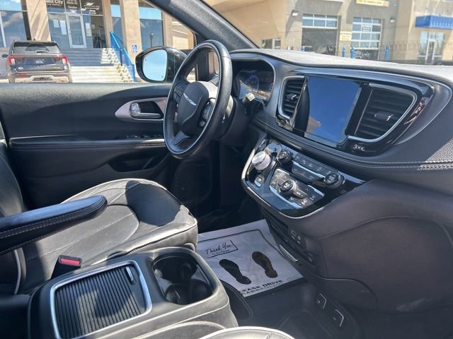 Used 2018 Chrysler Pacifica Limited w/ Advanced Safetytec Group FWD image 23