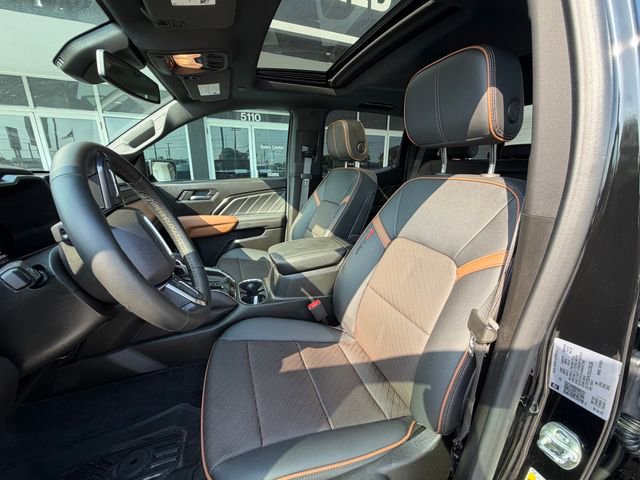 Used 2025 GMC Canyon AT4 w/ Nightfall Edition AWD/4WD image 9