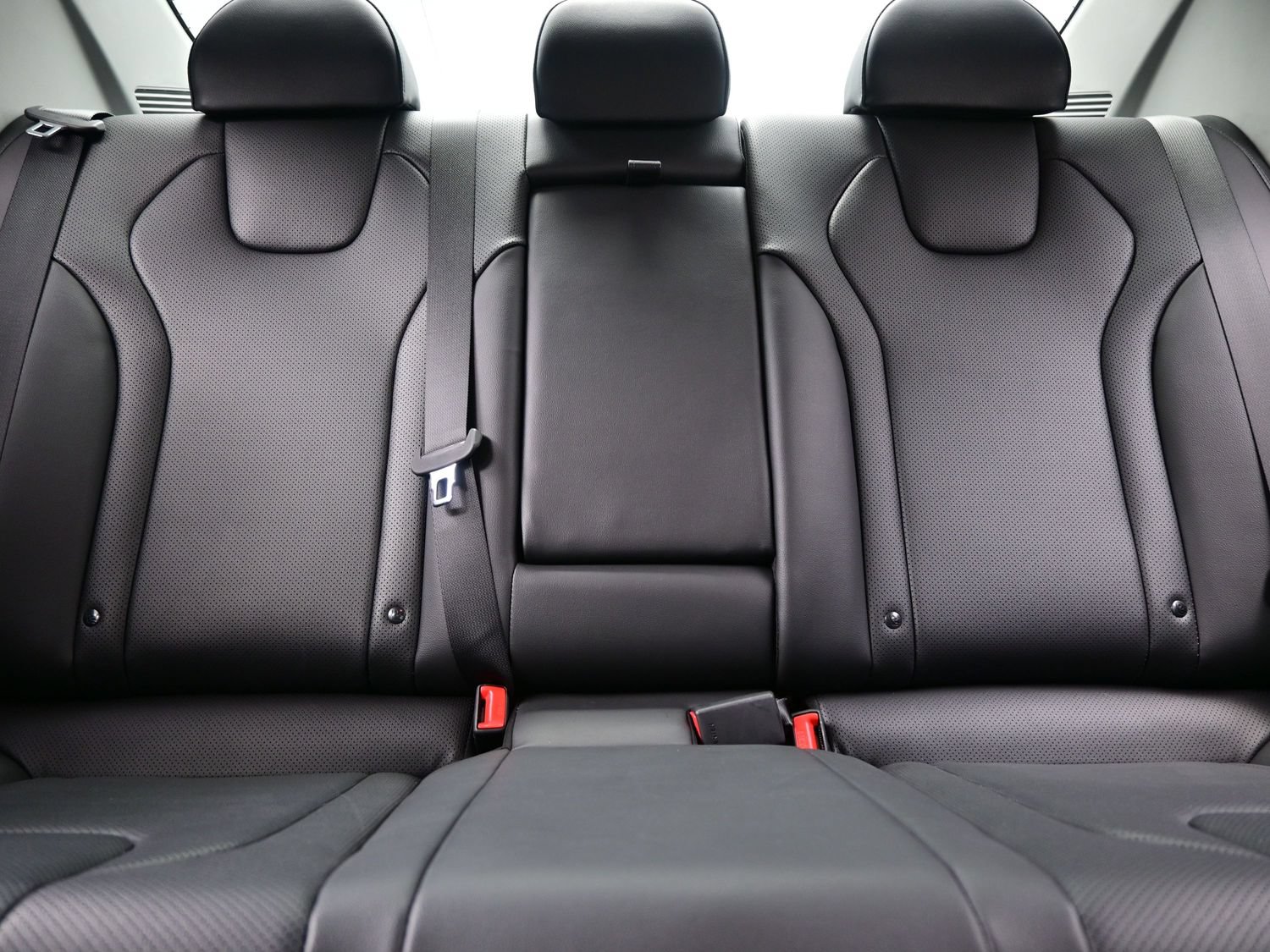 Used 2025 Hyundai Elantra Limited FWD image 15