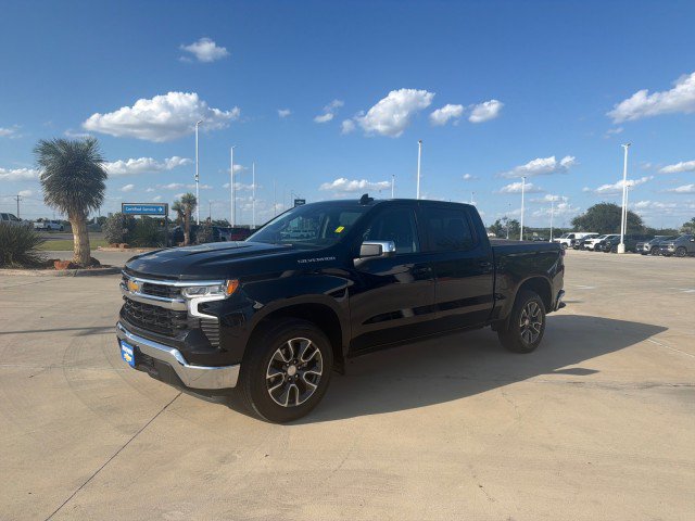 Used 2024 Chevrolet Silverado 1500 LT w/ Convenience Package II RWD image 3