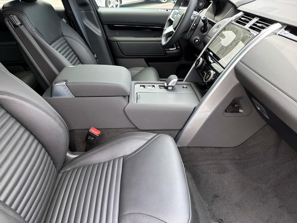 New 2026 Land Rover Discovery S AWD/4WD image 11
