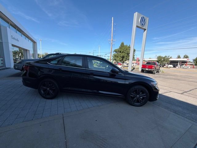 Used 2023 Volkswagen Jetta SE w/ Panoramic Sunroof Package FWD image 23