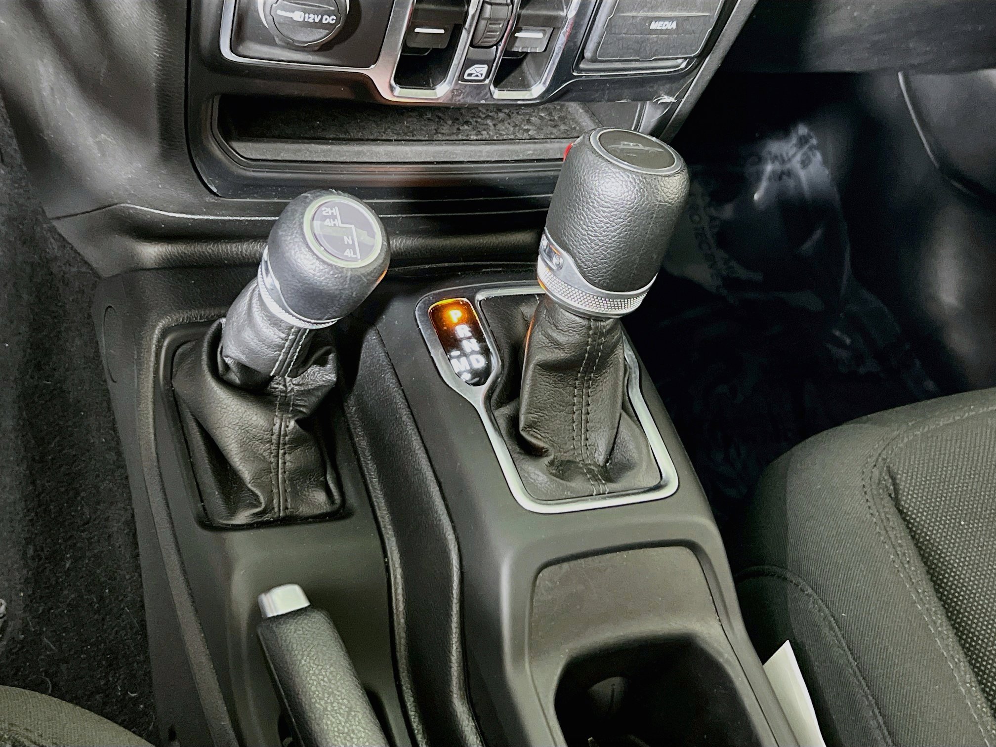 Used 2023 Jeep Gladiator Sport AWD/4WD image 16