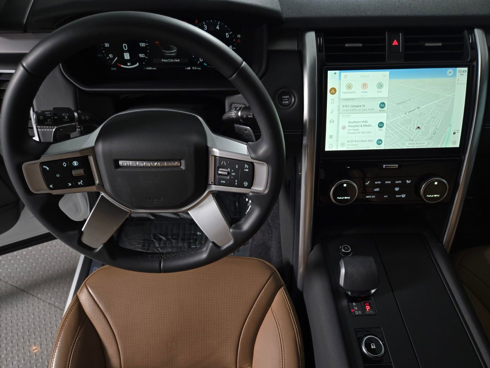 Used 2025 Land Rover Discovery Dynamic SE AWD/4WD image 15