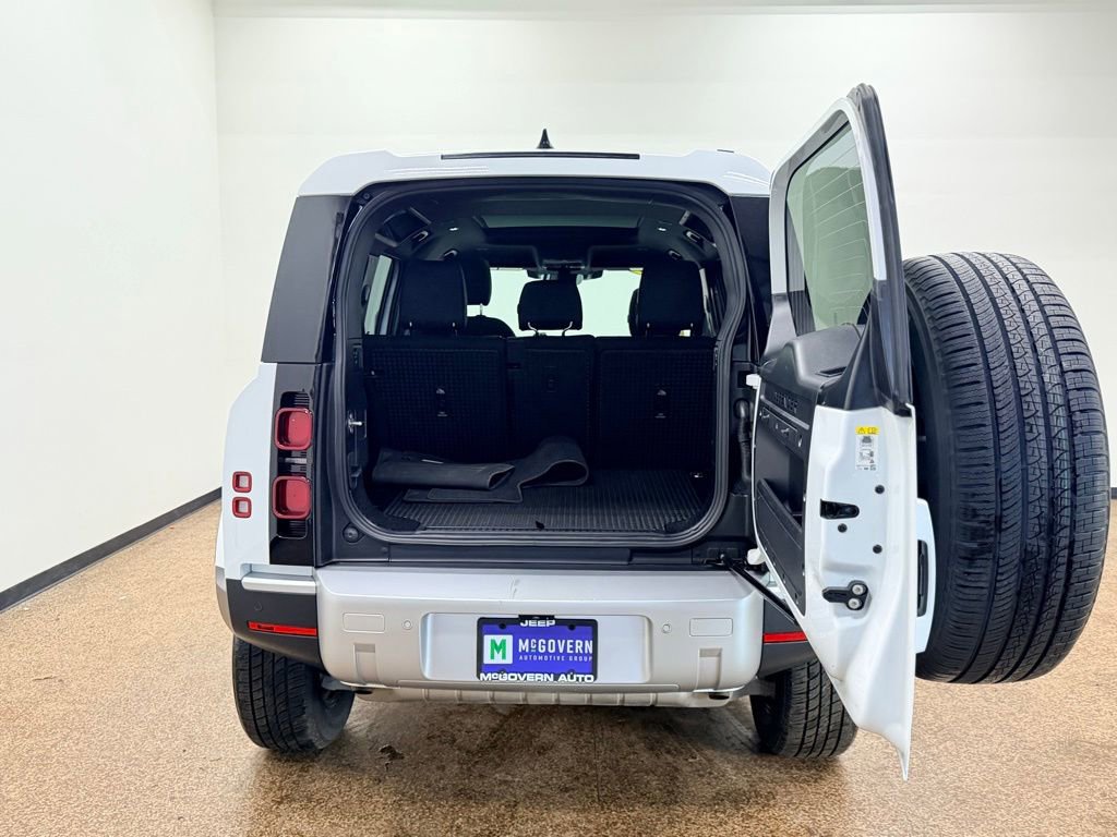 Used 2025 Land Rover Defender 110 S image 5