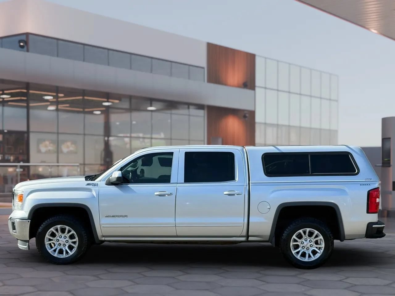 Used 2014 GMC Sierra 1500 SLE w/ SLE Value Package AWD/4WD image 3