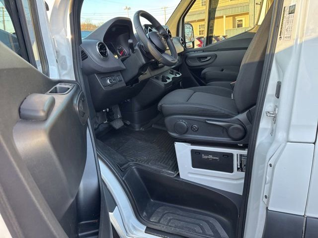 Used 2025 Mercedes-Benz Sprinter 2500 image 5
