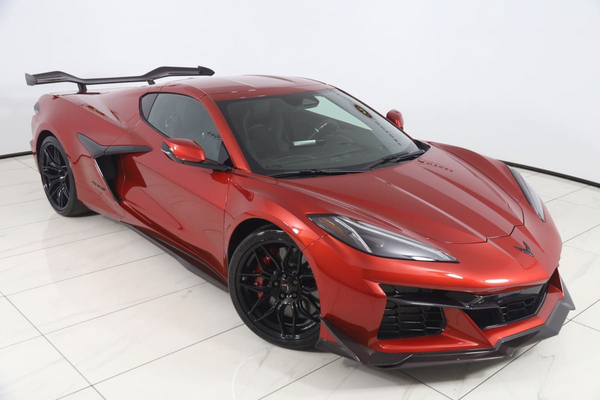 Used 2025 Chevrolet Corvette Z06 w/ Z07 Performance Package RWD image 26