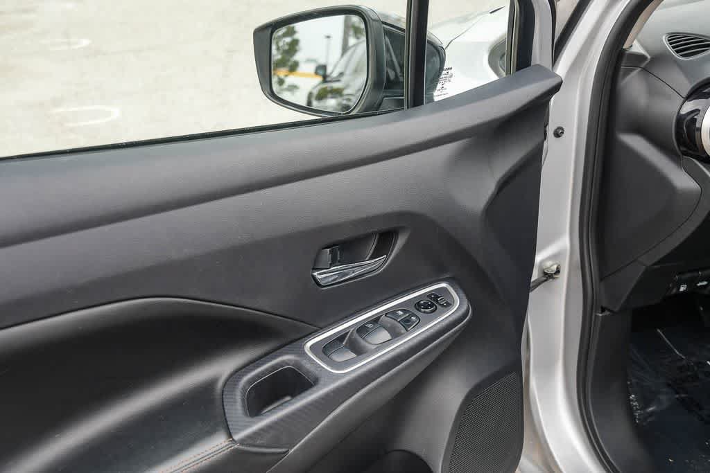 Used 2020 Nissan Versa SR FWD image 25