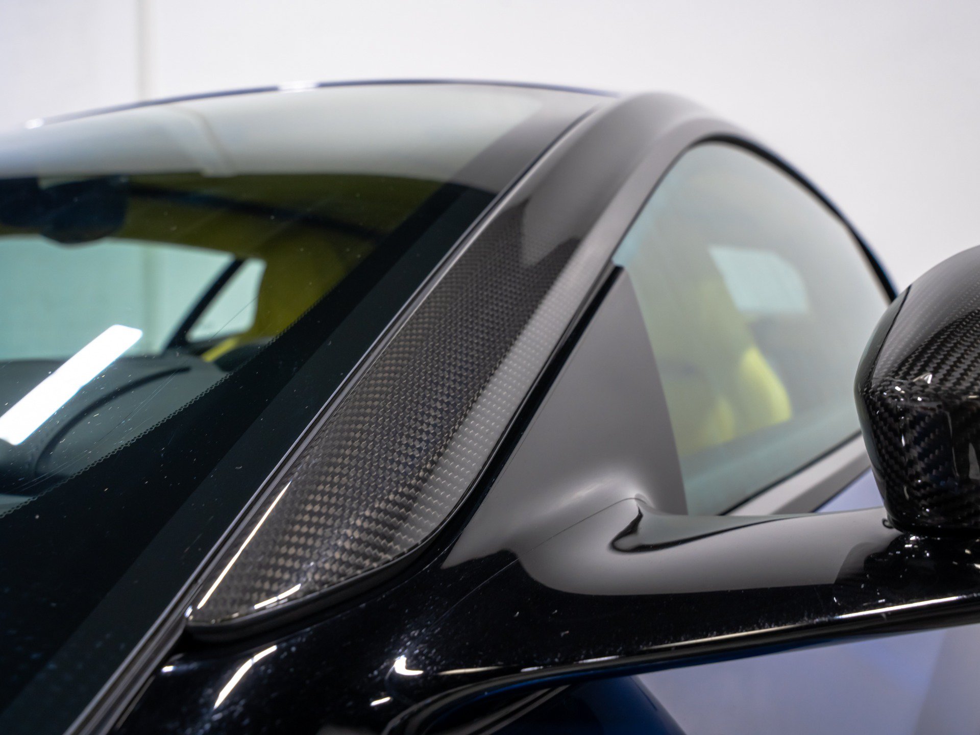 Used 2023 Aston Martin DBS Coupe RWD image 21