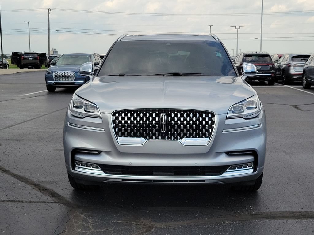 Certified 2022 Lincoln Aviator Black Label w/ Class IV Trailer Tow Package AWD/4WD image 2