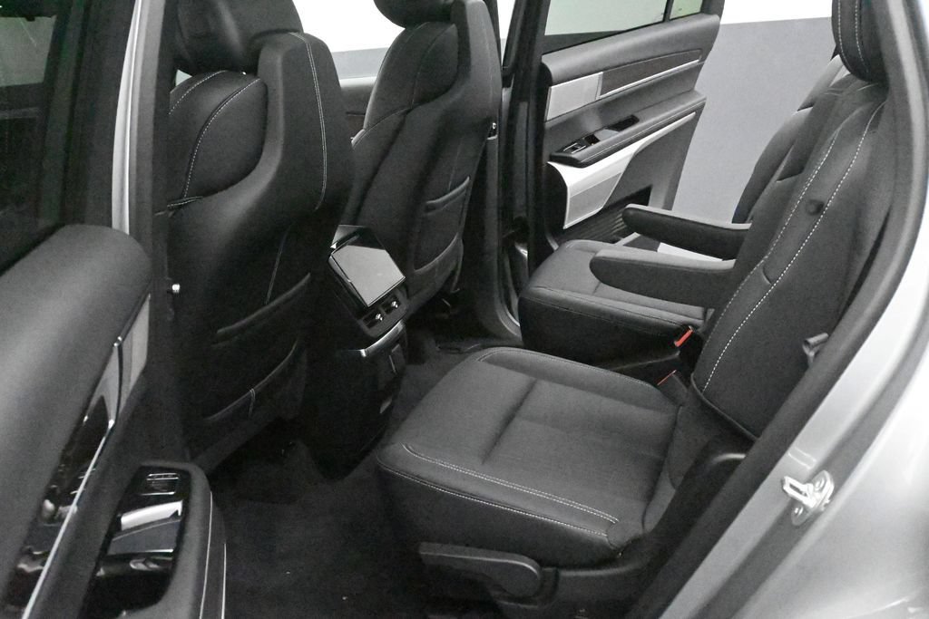 Used 2026 Cadillac Vistiq Luxury w/ LPO, Floor Liner Package AWD/4WD image 13