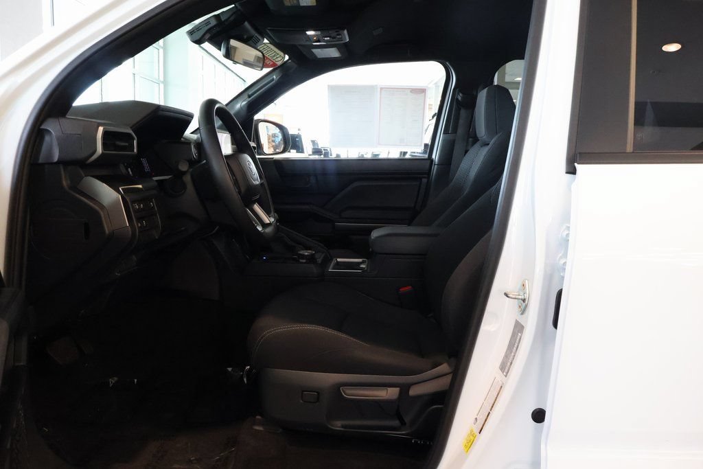 Used 2025 Toyota 4Runner SR5 AWD/4WD image 8