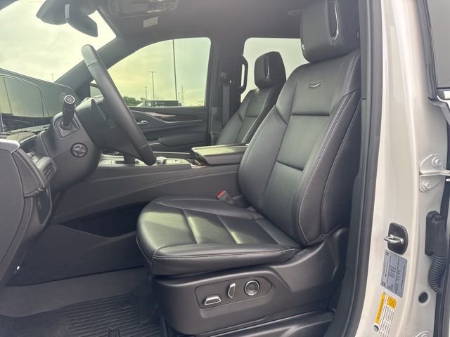 Used 2024 Cadillac Escalade ESV Luxury AWD/4WD image 10