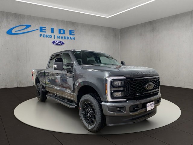 New 2026 Ford F250 Lariat w/ Black Appearance Package