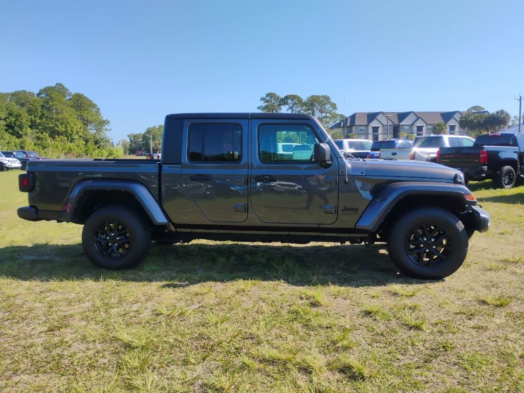Certified 2023 Jeep Gladiator Sport AWD/4WD image 4