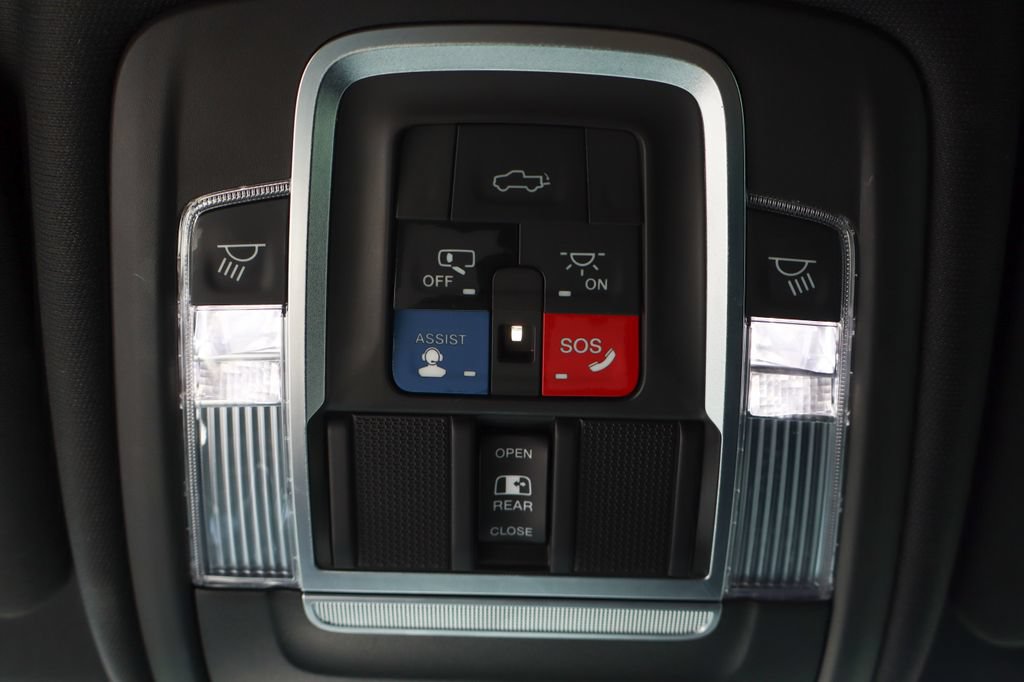 Used 2020 RAM 2500 Laramie w/ Night Edition AWD/4WD image 32