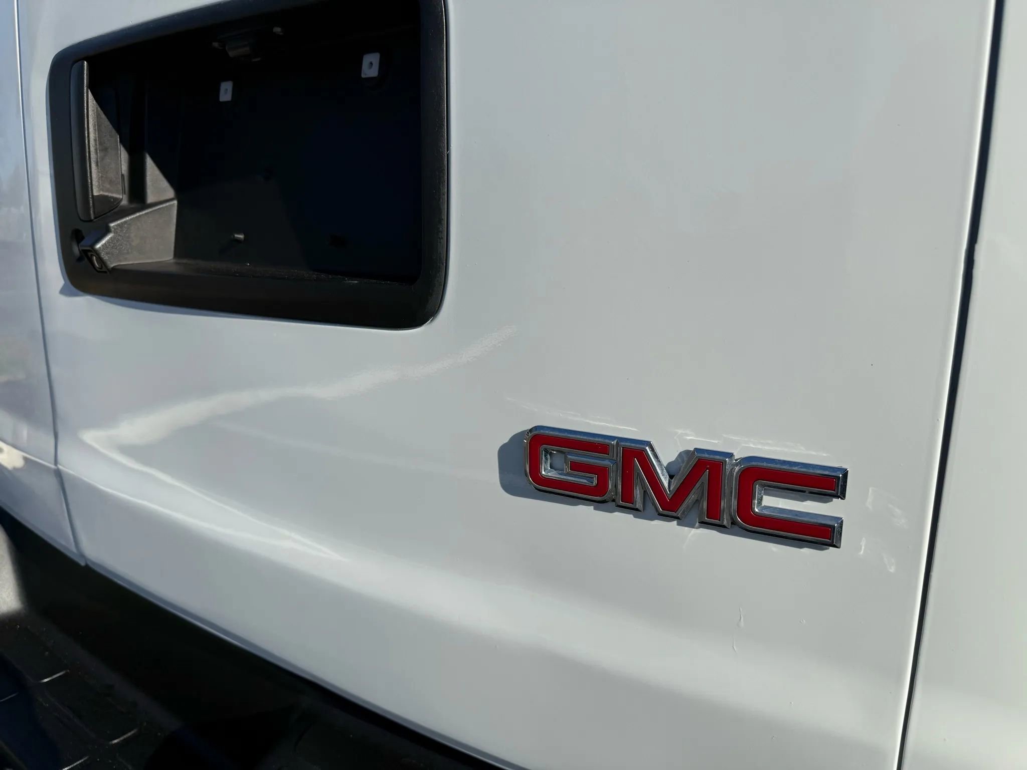 Used 2022 GMC Savana 2500 w/ Communications Package image 5