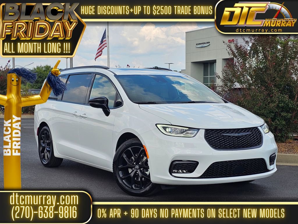 New 2026 Chrysler Pacifica Limited w/ Uconnect Theater Family Group