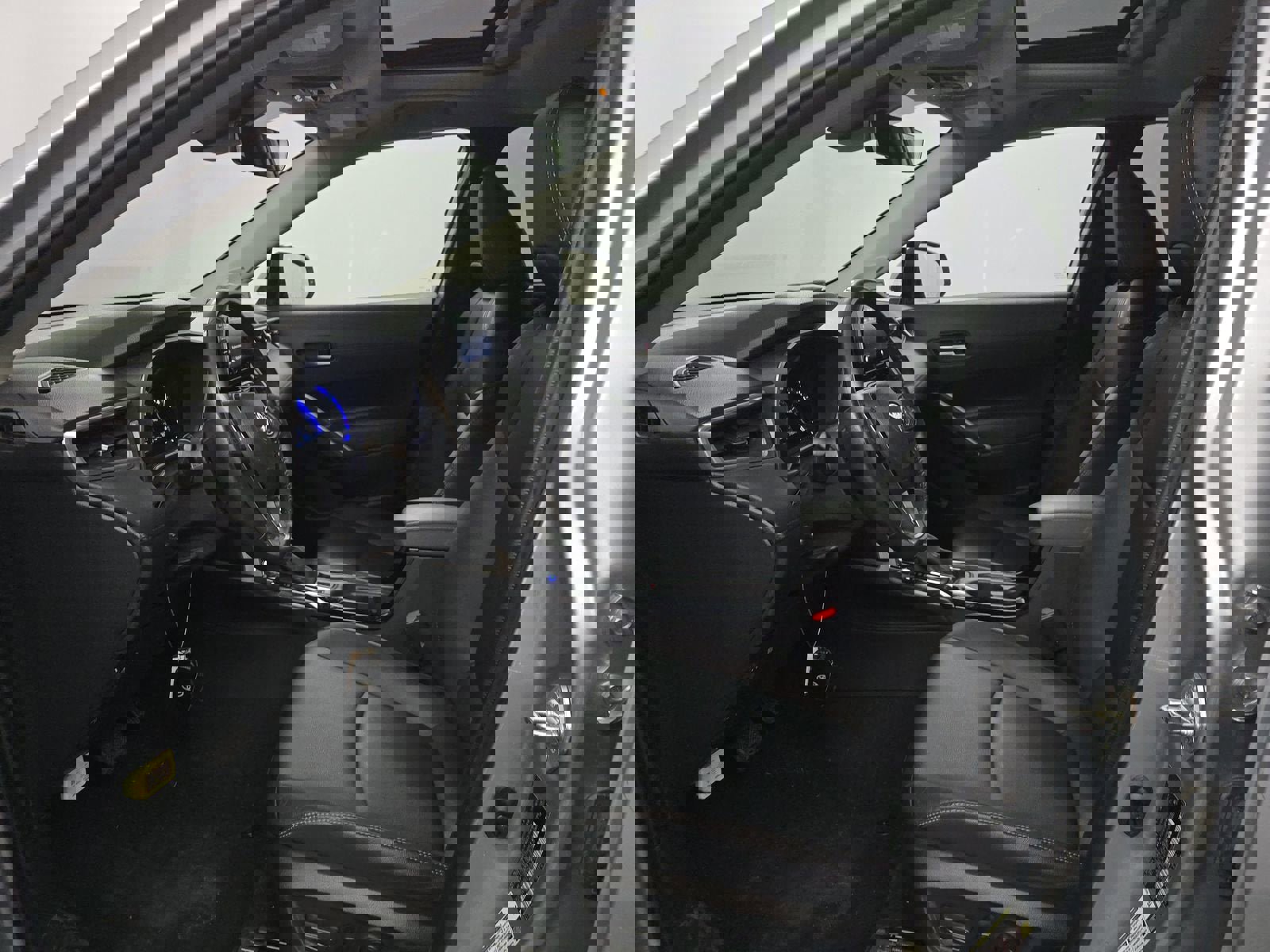 Used 2022 Toyota Corolla Cross XLE w/ Convenience Package image 8