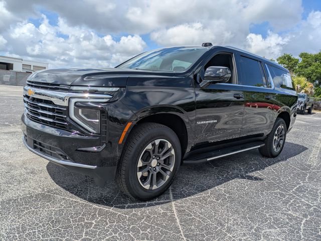 Used 2025 Chevrolet Suburban LT w/ Comfort Package image 5