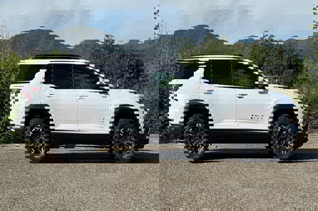 New 2026 Chevrolet Equinox ACTIV image 3