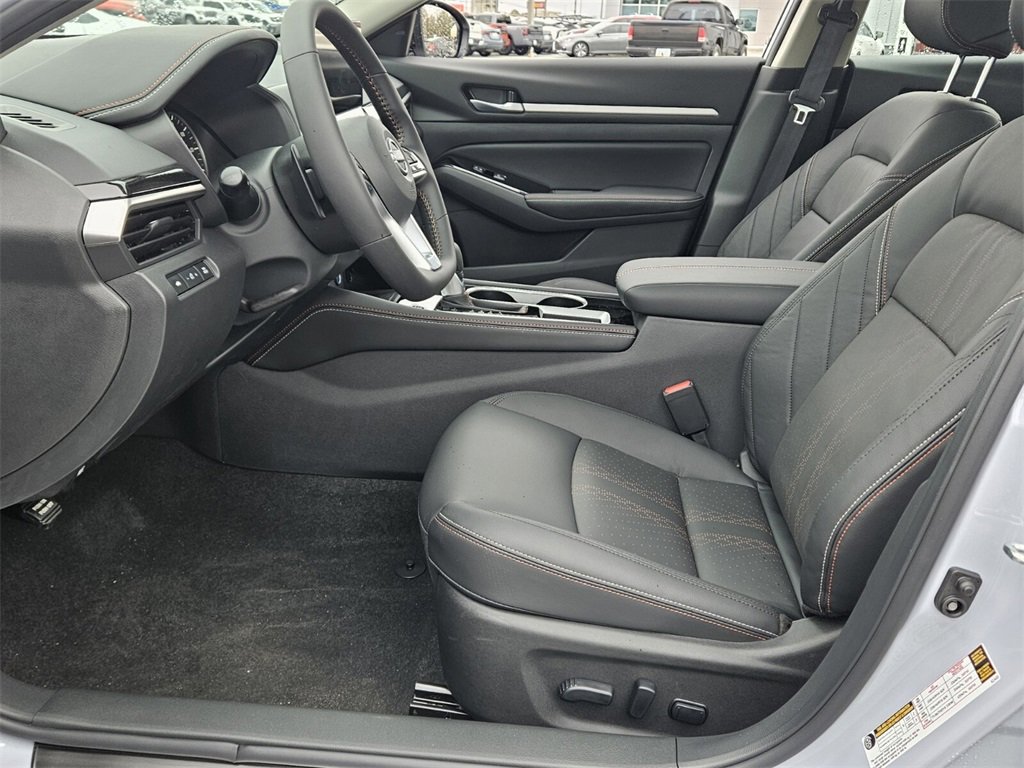 New 2025 Nissan Altima 2.5 SR image 3