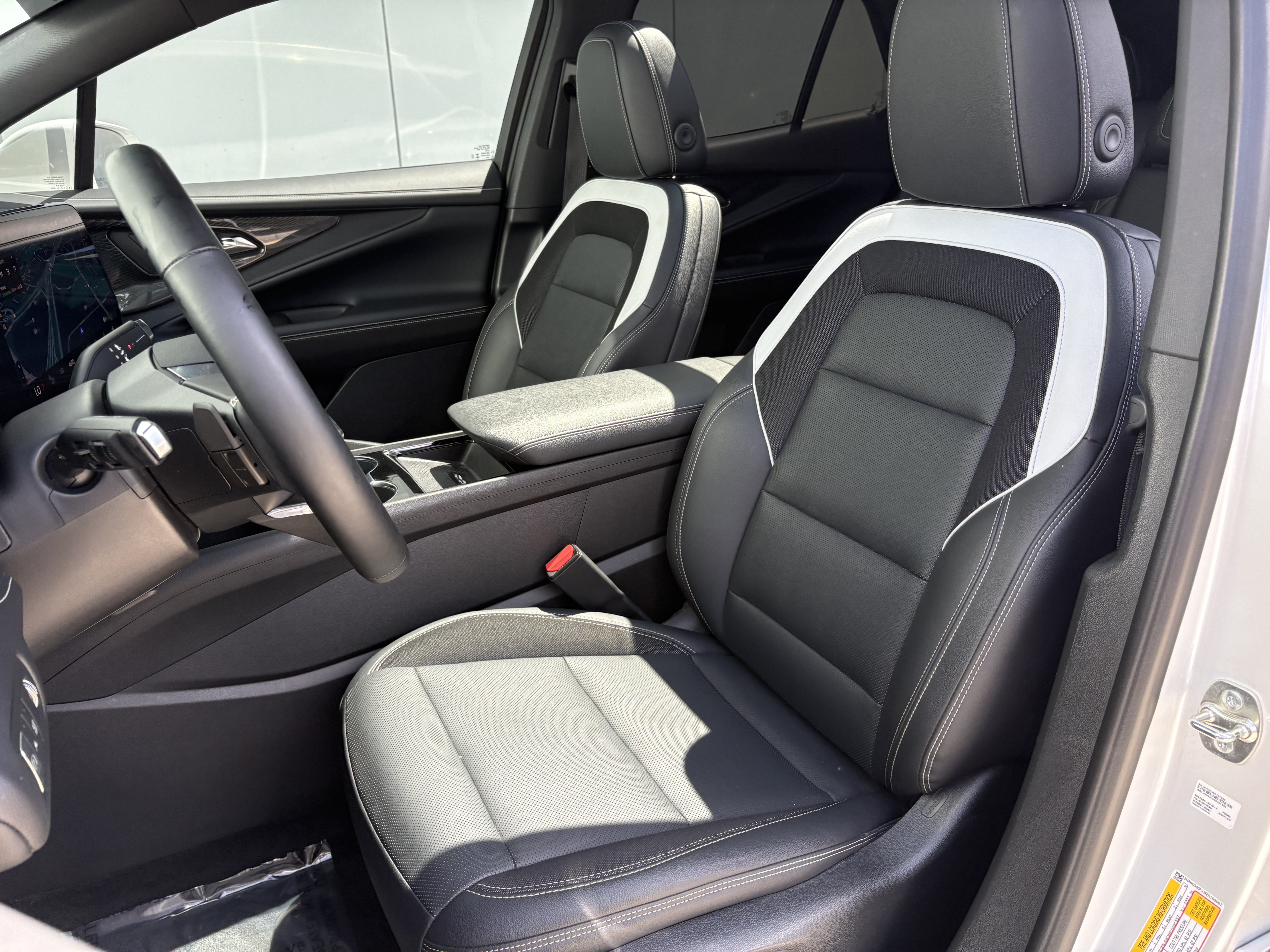 Used 2024 Chevrolet Blazer EV LT AWD/4WD image 11